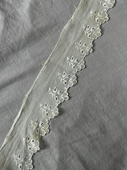 チュール刺繍レース
