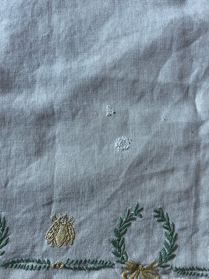 ★刺繍飾り布(蜂)