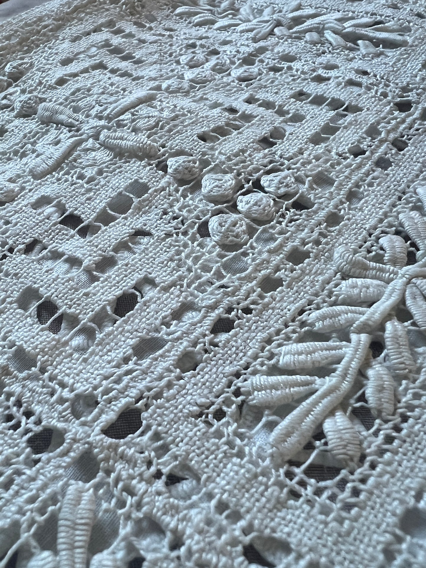 レースと刺繍の飾り布