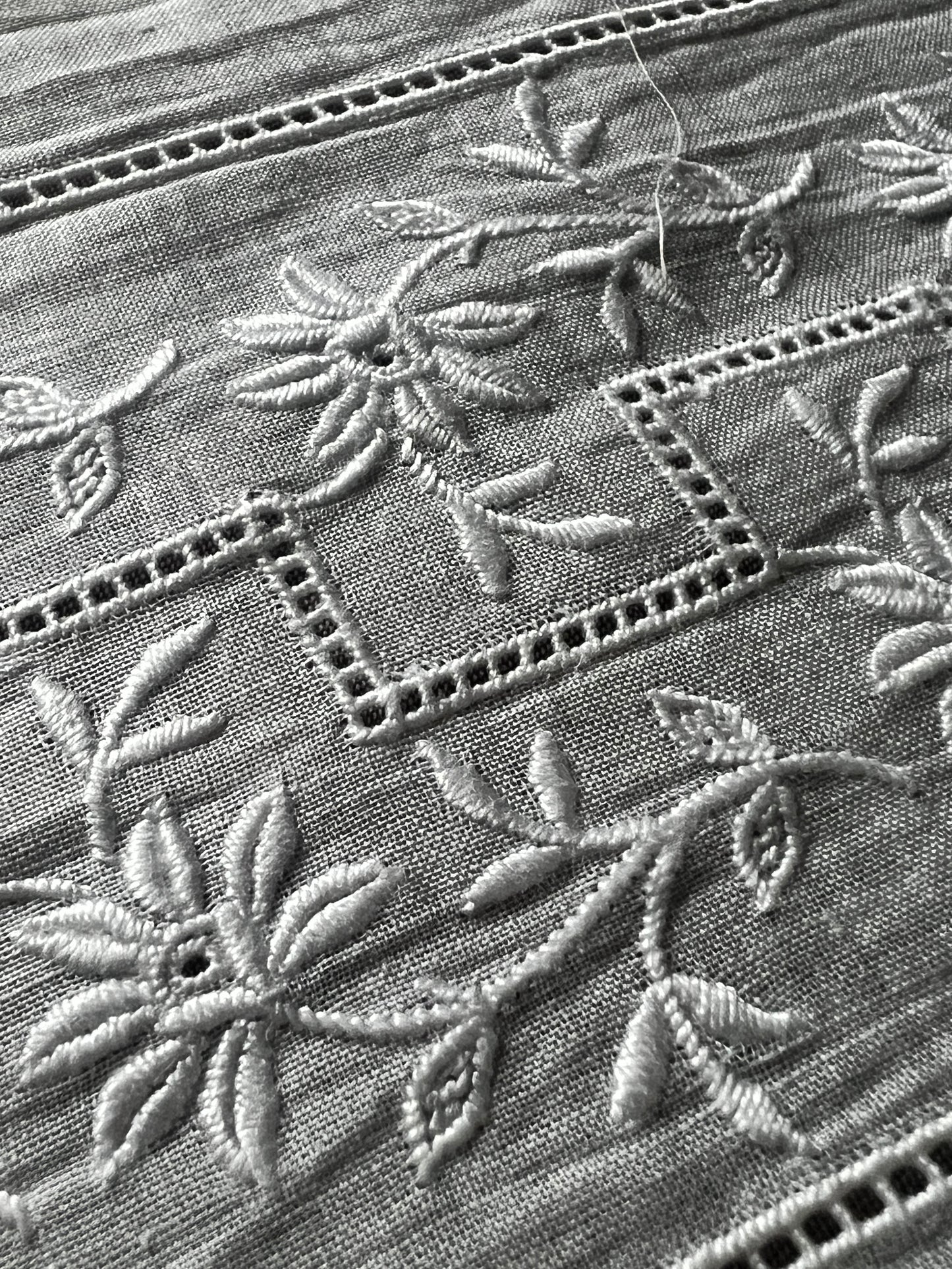 ★白刺繍トリム