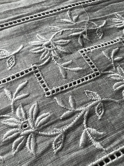 ★白刺繍トリム