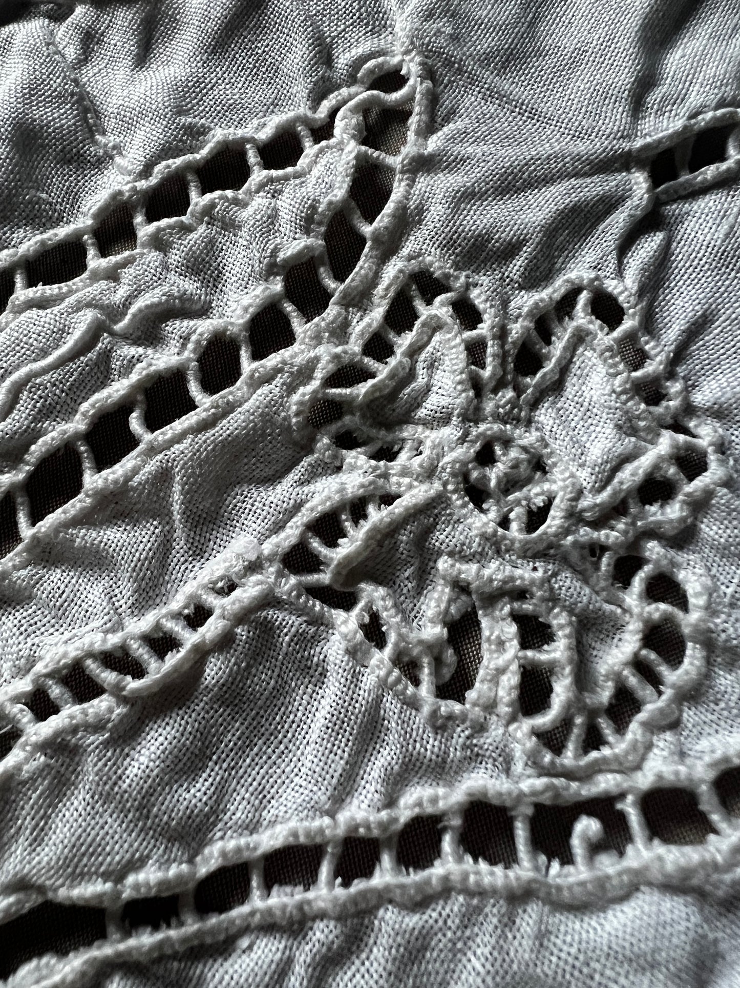 カットワークピクチャー刺繍端布