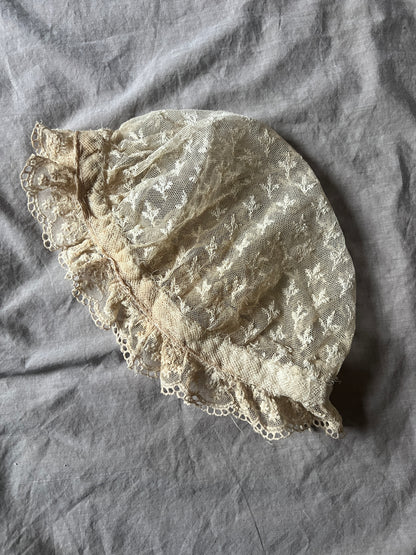 チュール刺繍レースのボネ