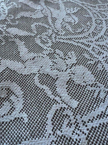 刺繍とレースの円形クロス(天使)