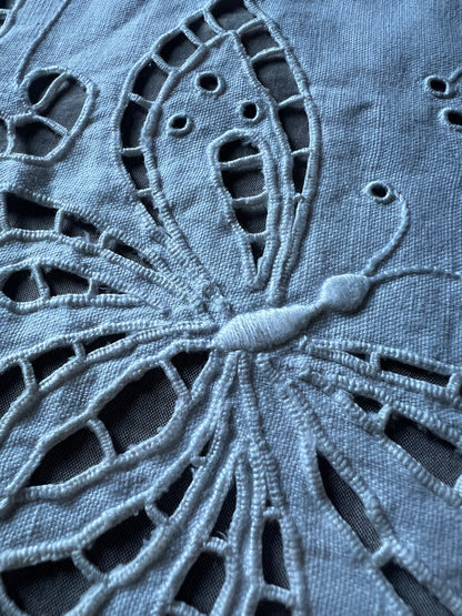 カットワーク刺繍クロス