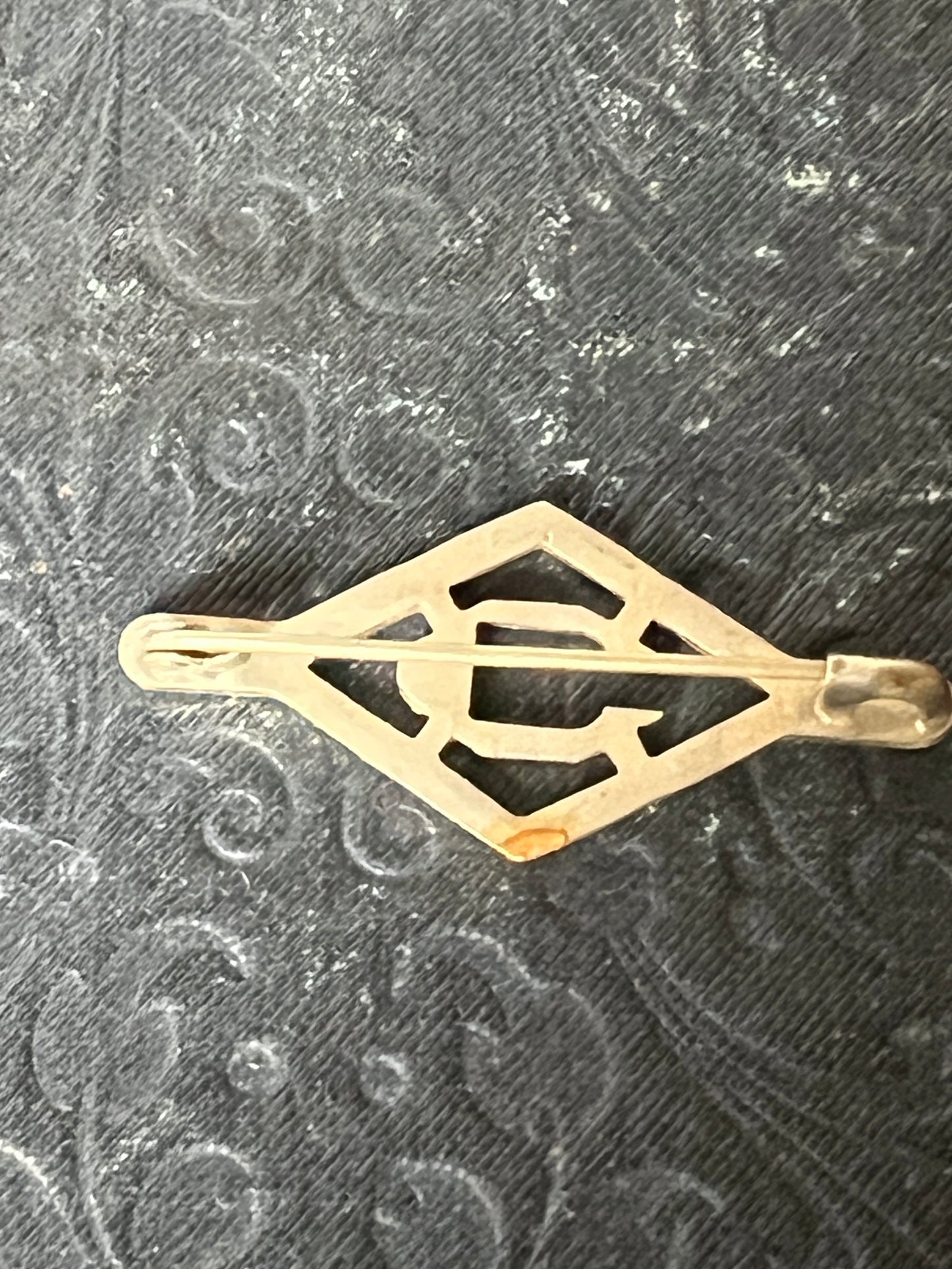 アルファベットブローチ
