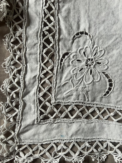 刺繍とレースのクロスセット