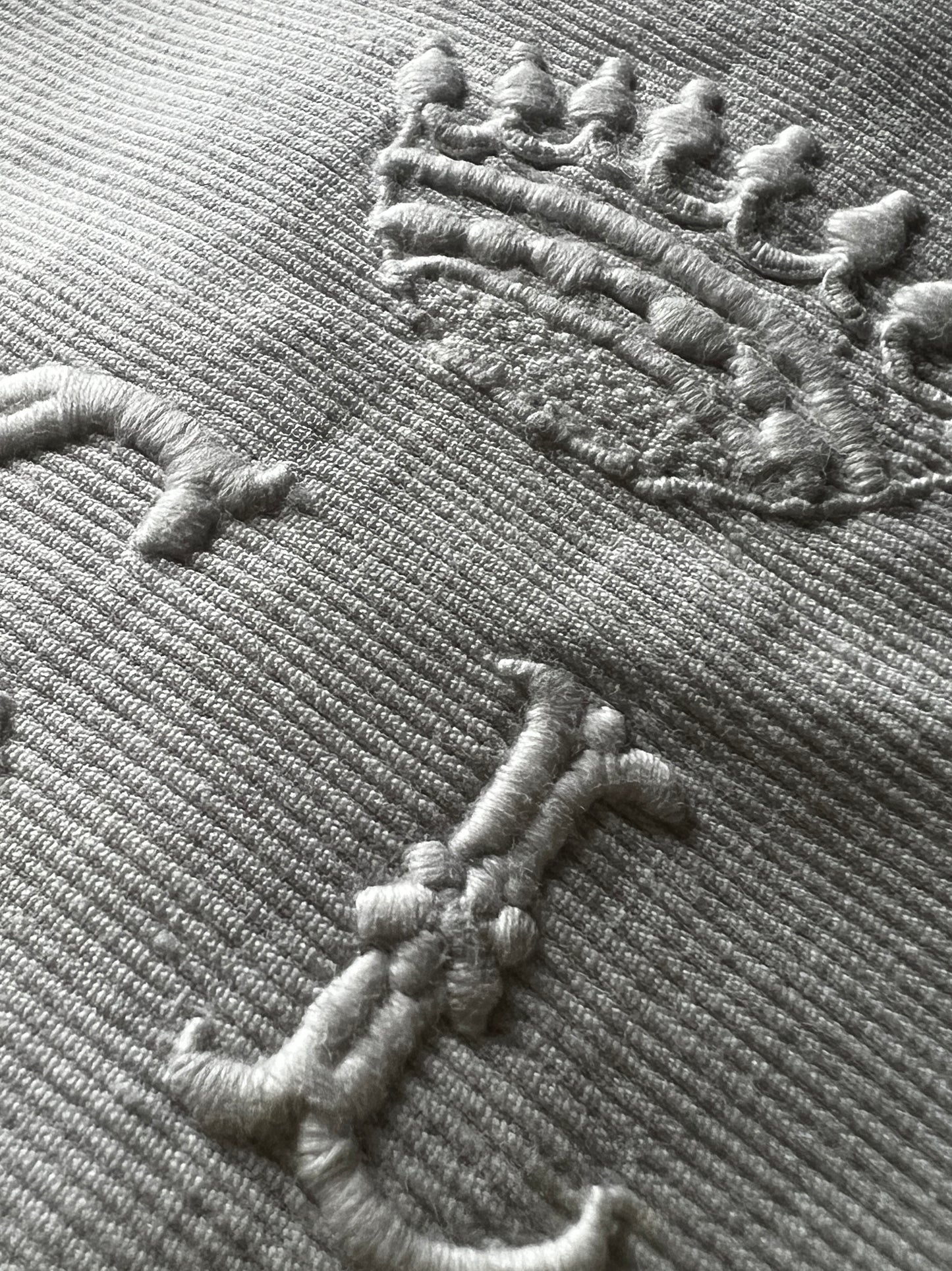 刺繍ドイリー(王冠)