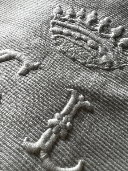 刺繍ドイリー(王冠)