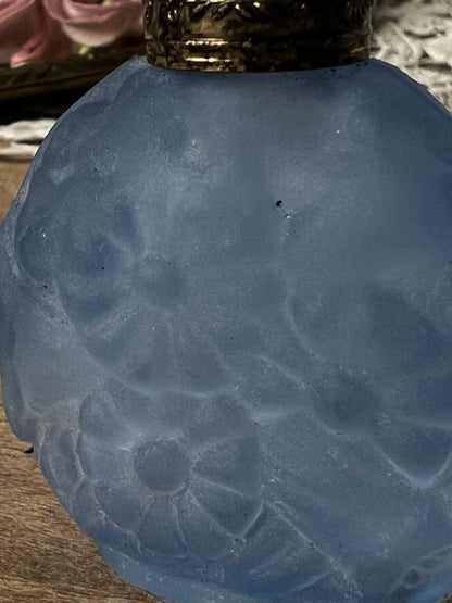 ★古い小瓶(ブルーマット)