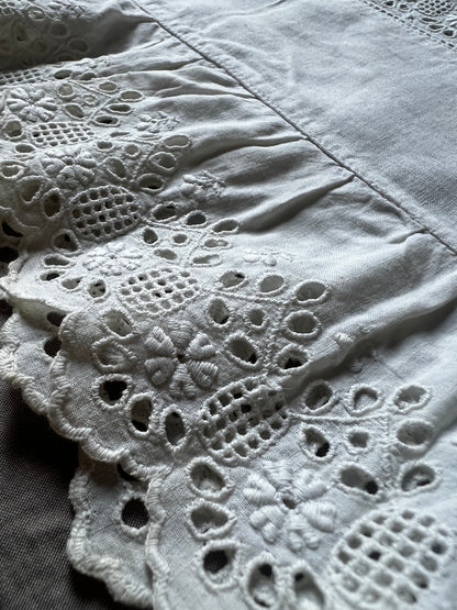 刺繍レース裾飾り