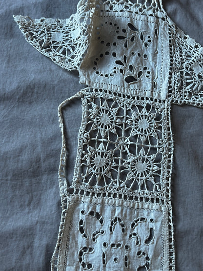 レースと刺繍の飾り布