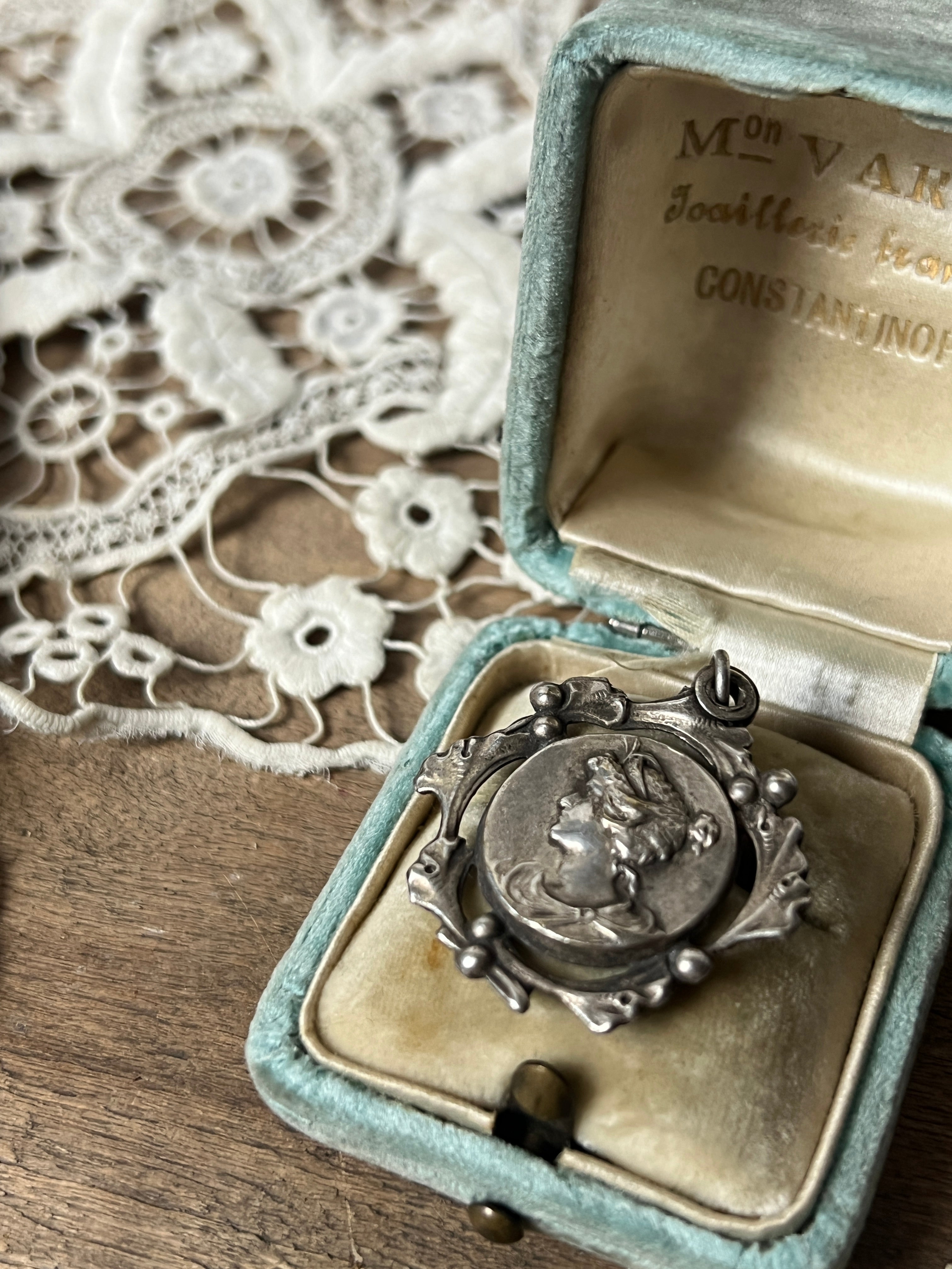 ☆アンティークペンダントトップ – France Antique 銀色アンティーク