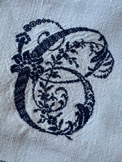 モノグラム刺繍入りリネントルション