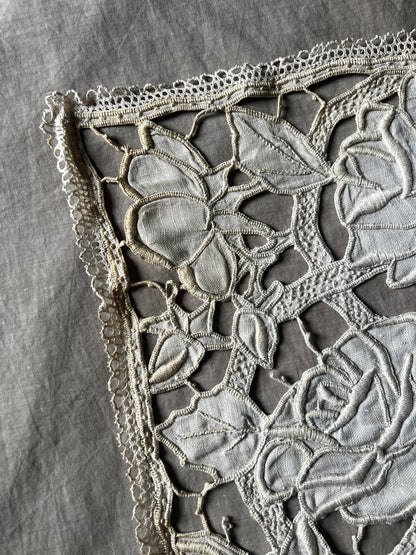 カットワーク刺繍クロス