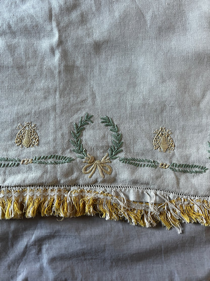 ★刺繍飾り布(蜂)