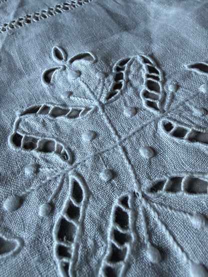 レースと刺繍のクロス(カーテン)