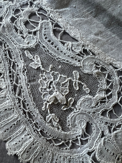 デュシェスレースの円形クロス