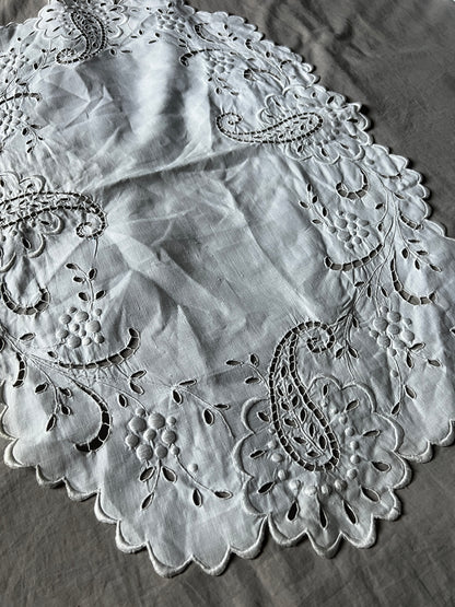 ★カットワーク楕円形クロス