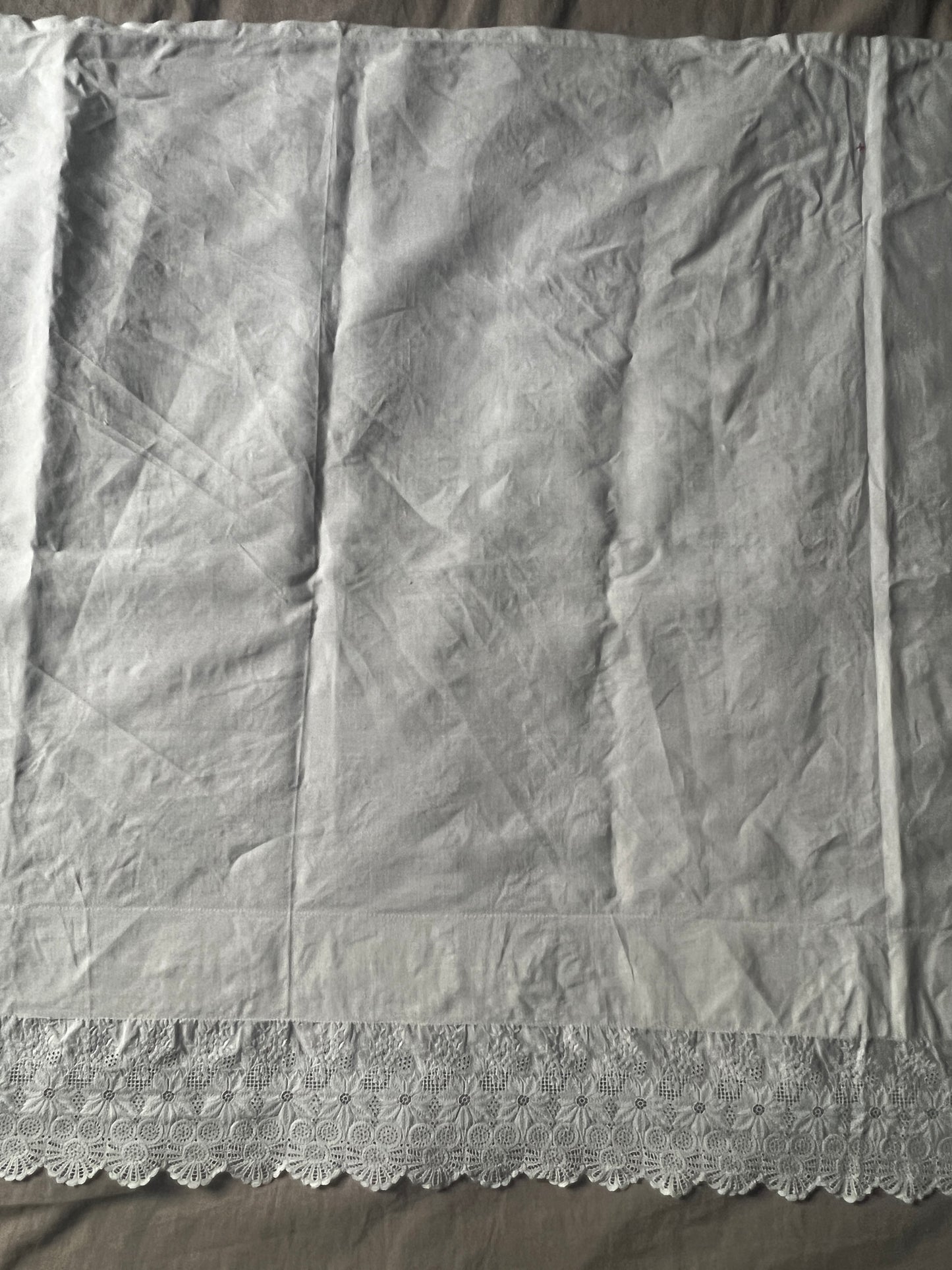 刺繍レースの飾り布