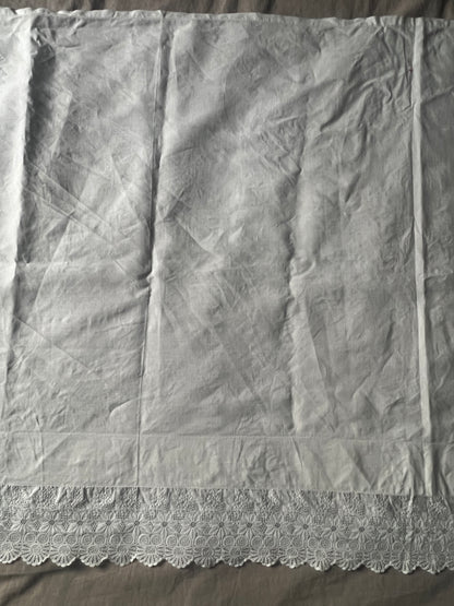 刺繍レースの飾り布