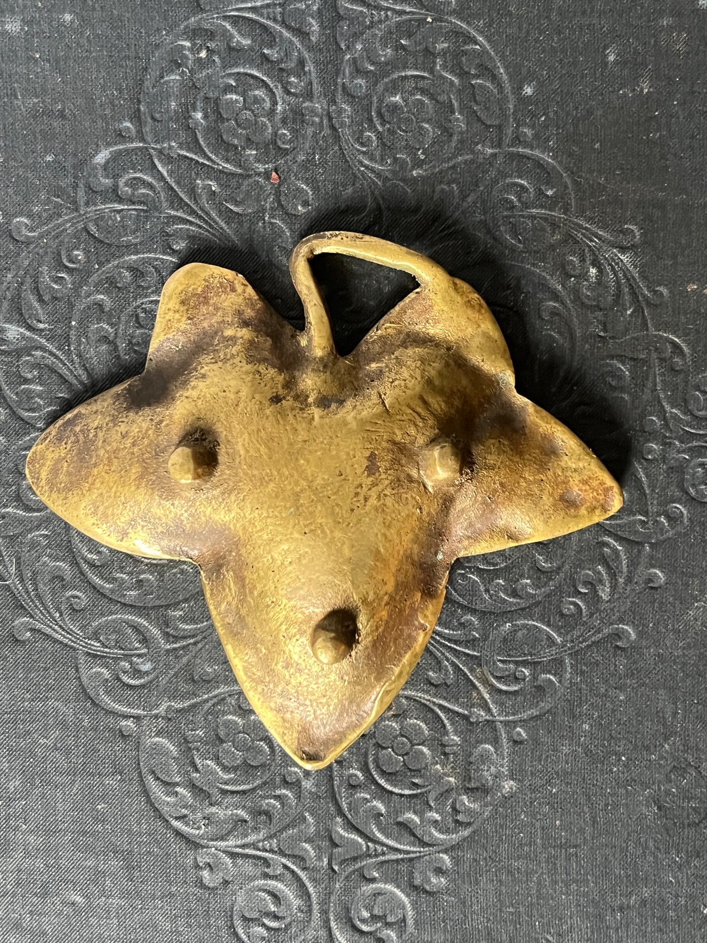 ★真鍮製トレイ（葉っぱ）