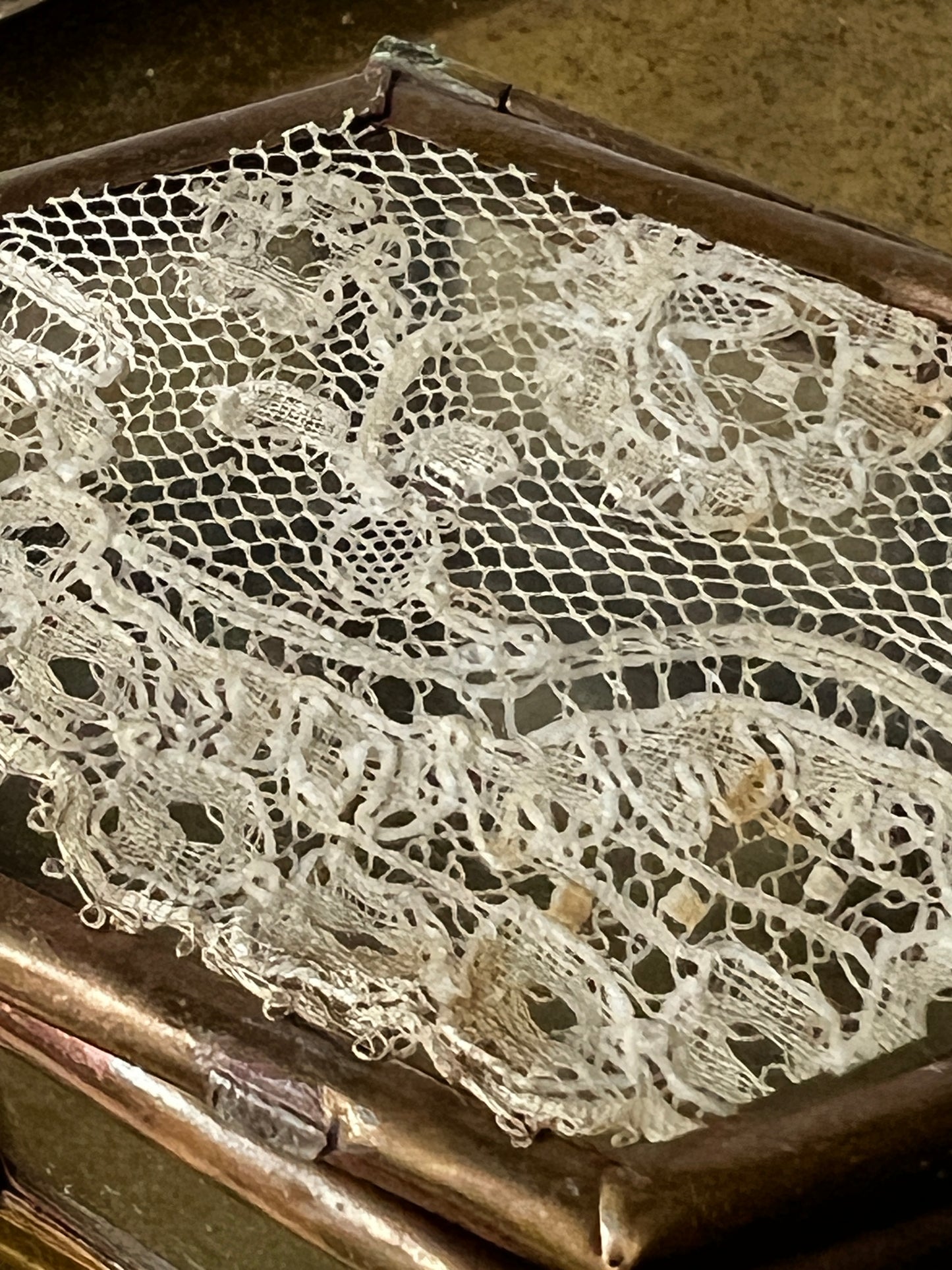 レースのガラス製ボックス