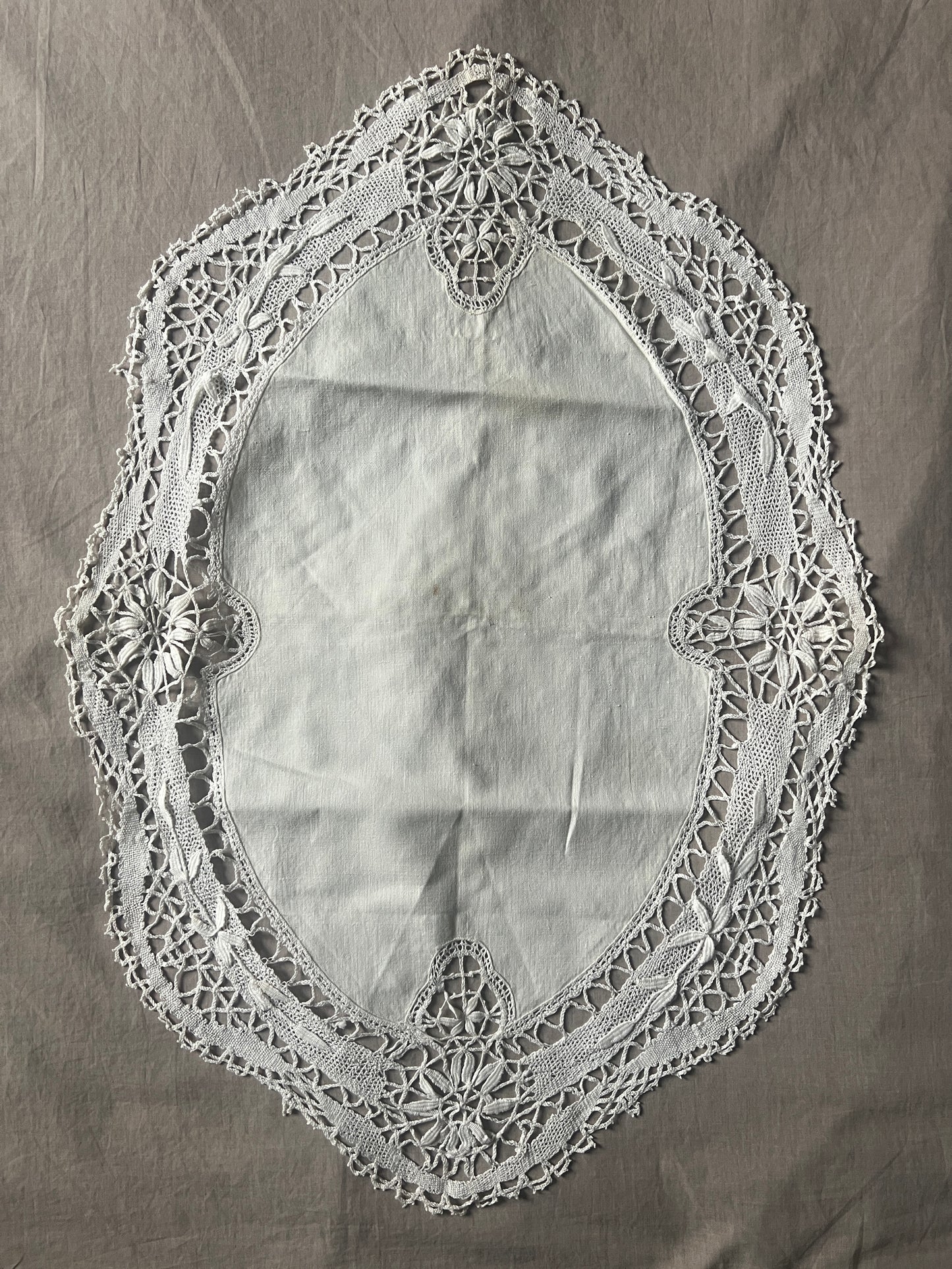 ★ボビンレースの楕円クロス