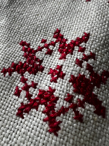 赤糸刺繍楕円形クロス