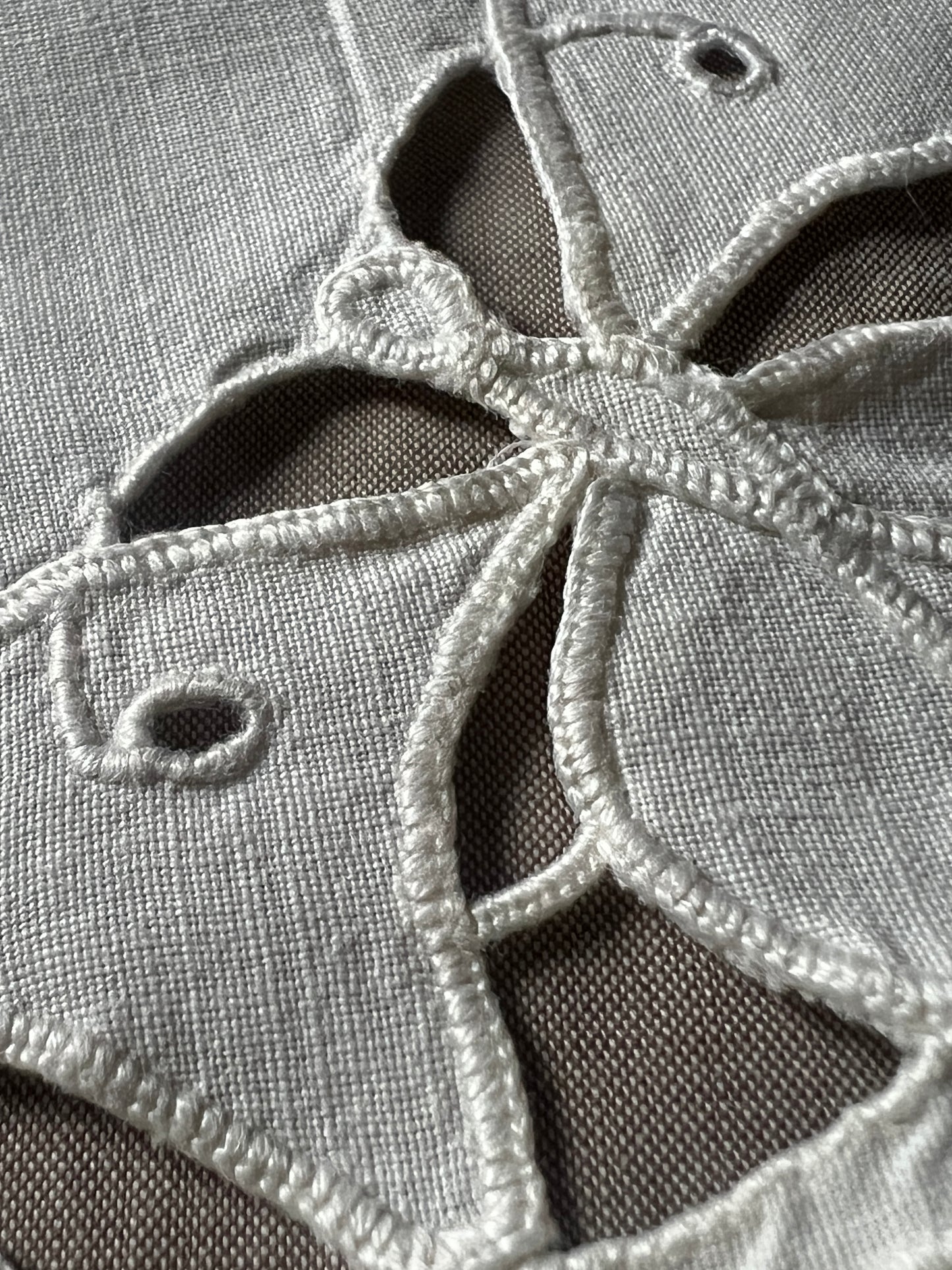 ★カットワークドイリー