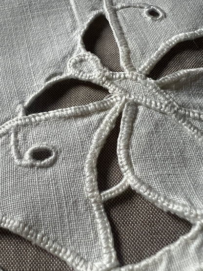 ★カットワークドイリー