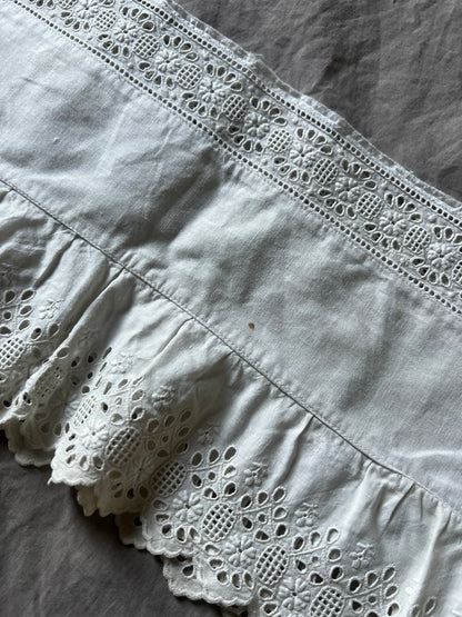 刺繍レース裾飾り