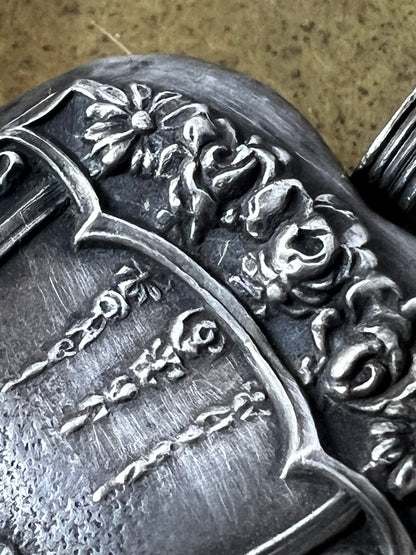 ハート型シルバーラトル