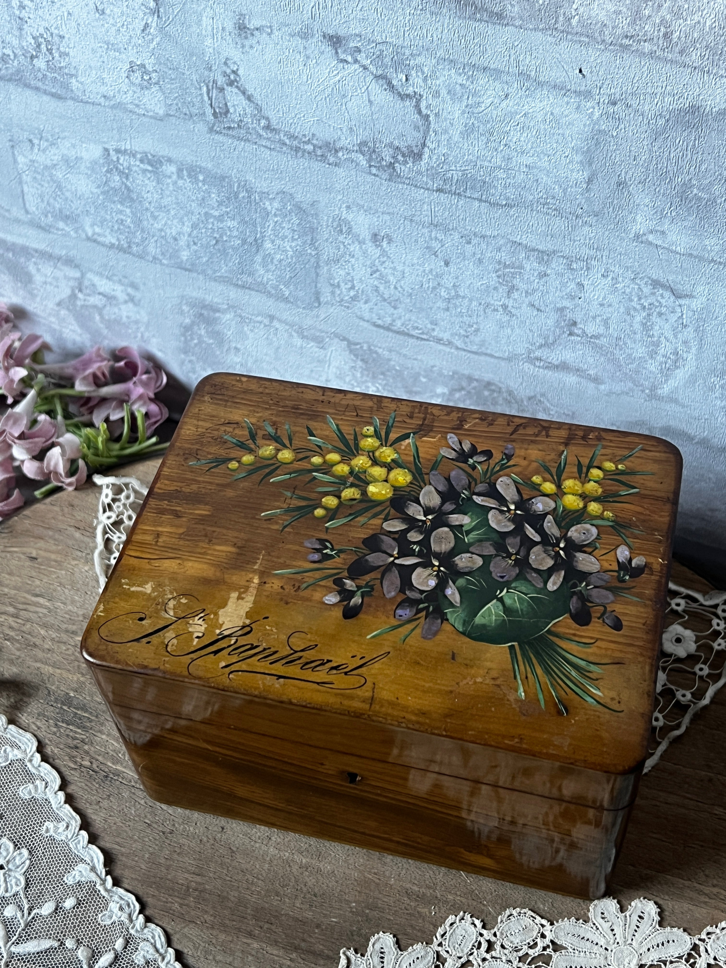 スミレとミモザのモシュリンヌ – France Antique 銀色アンティーク