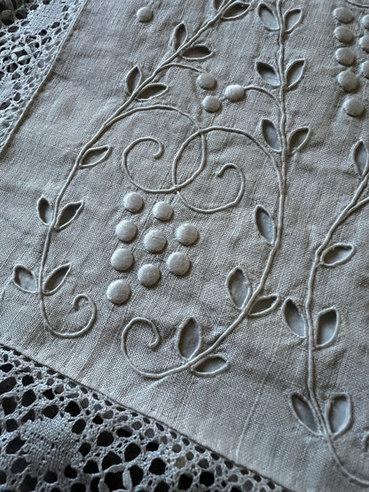 白刺繍のランジェリーサック