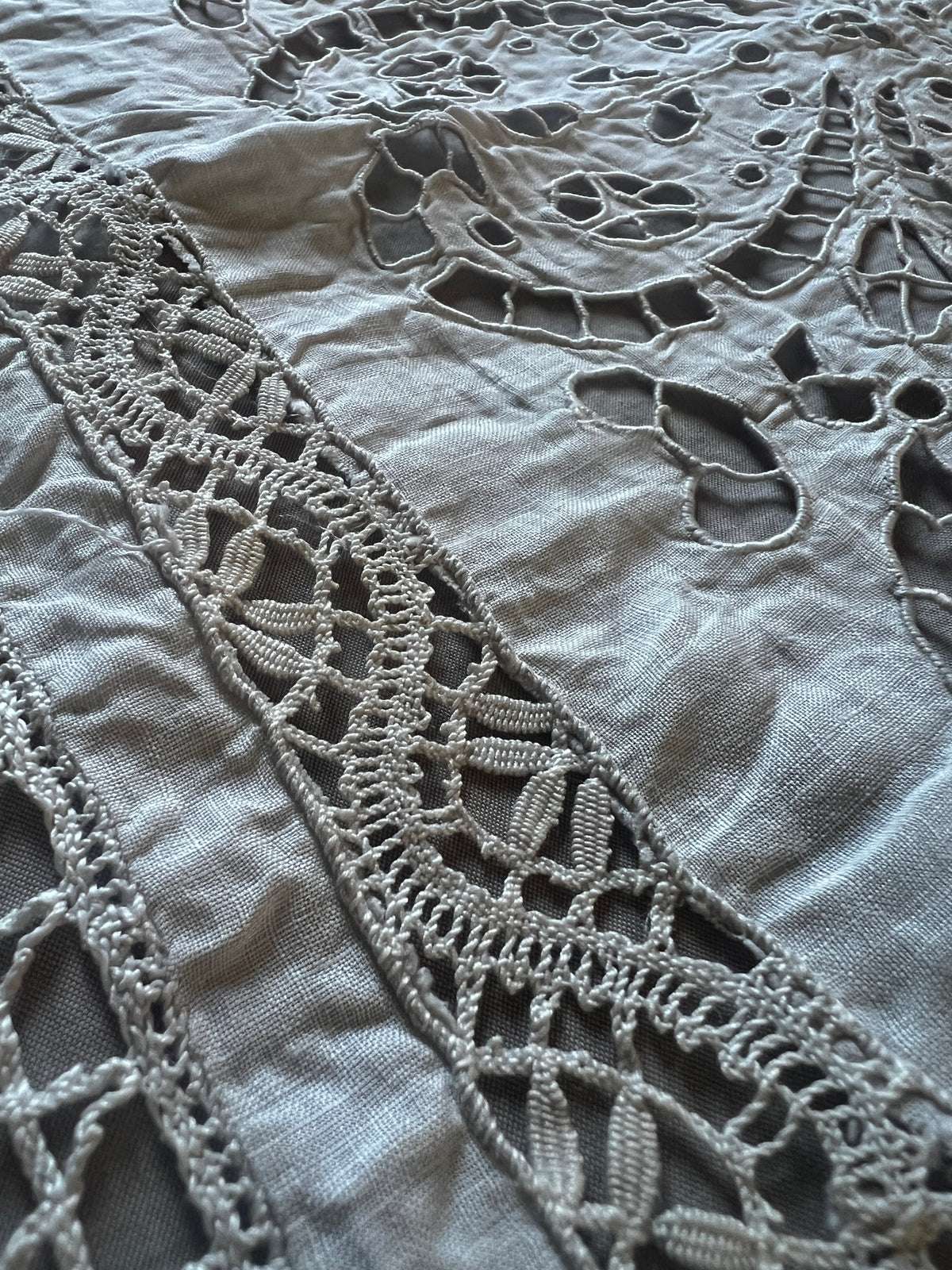 レースと刺繍の飾り布