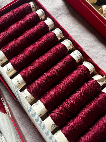 紙箱入り糸セット