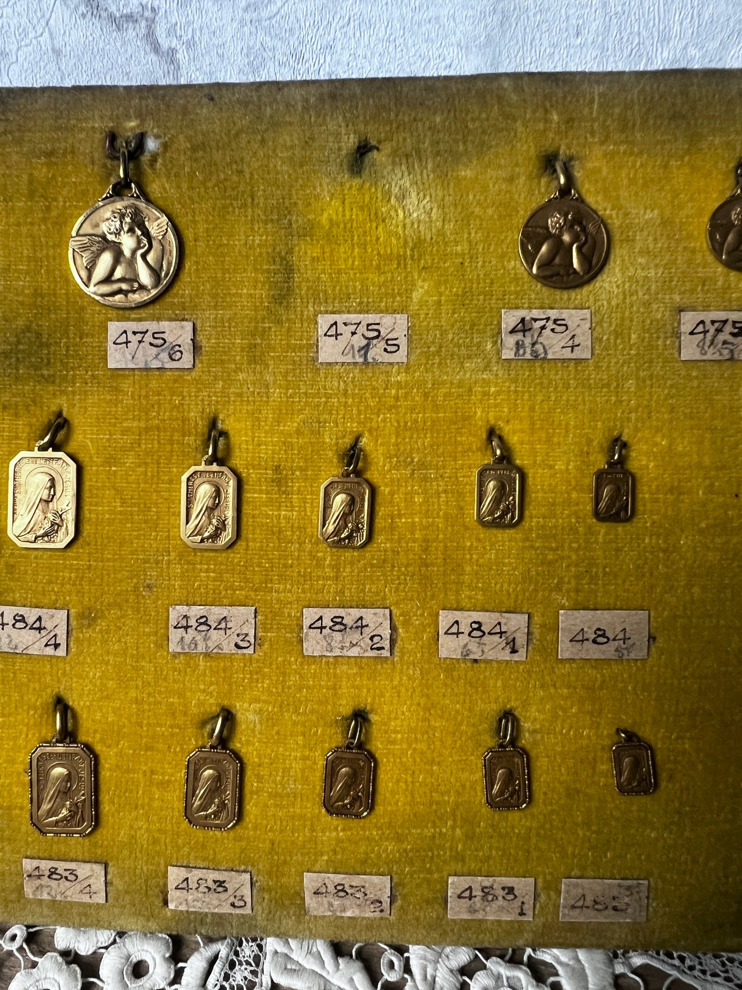 アンティークメダイ見本ボード