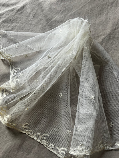 チュール刺繍レースミニヴェール