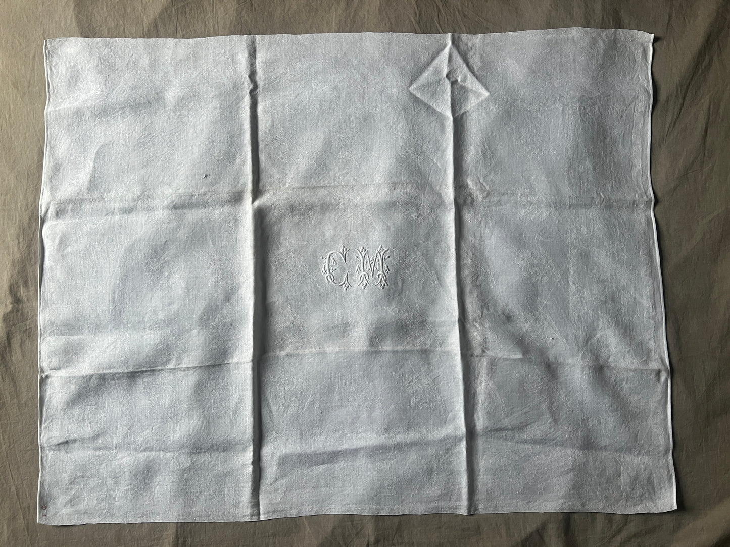 モノグラム刺繍ダマスク布