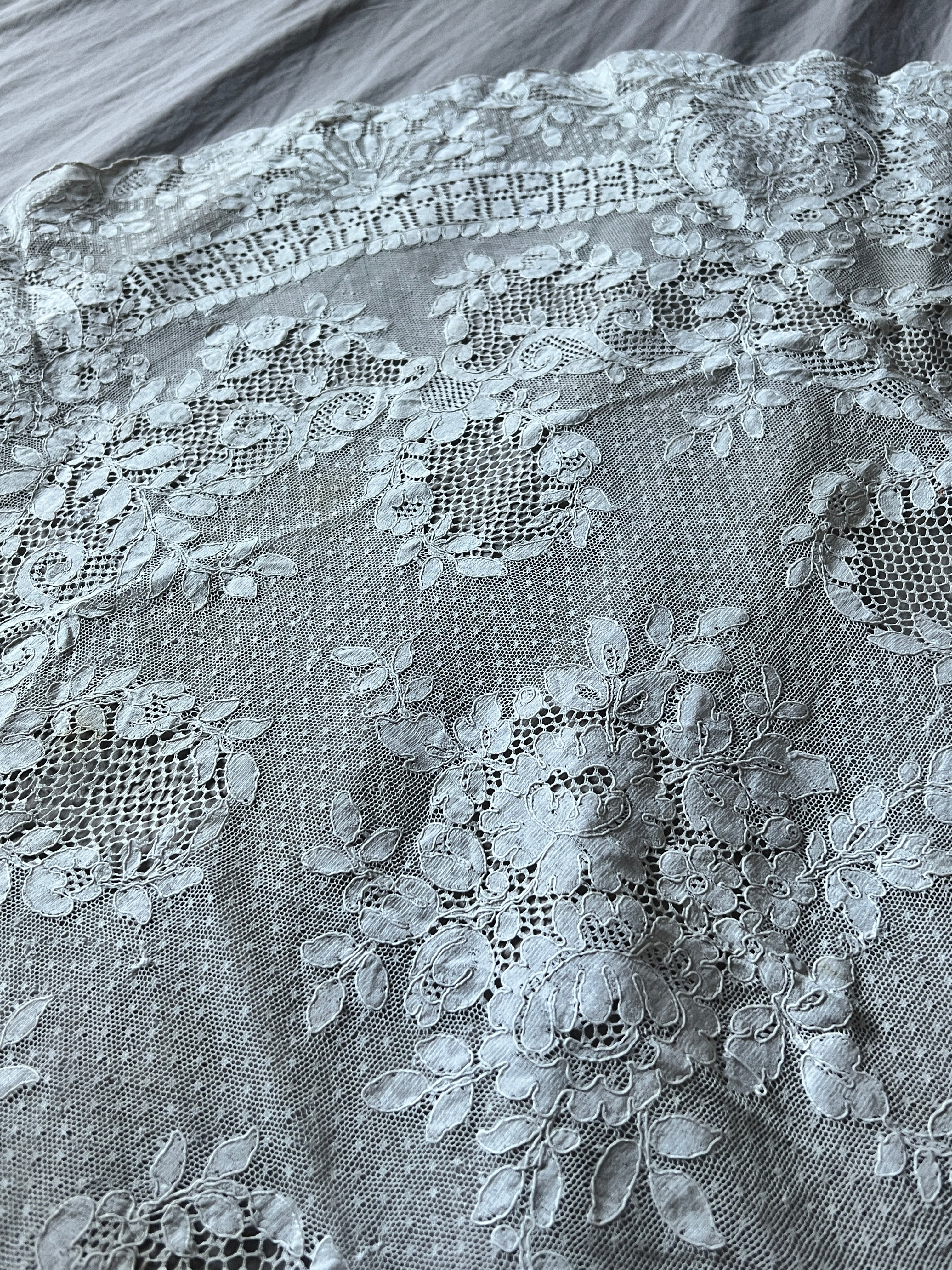 アンティークレース円形クロス – France Antique 銀色アンティーク