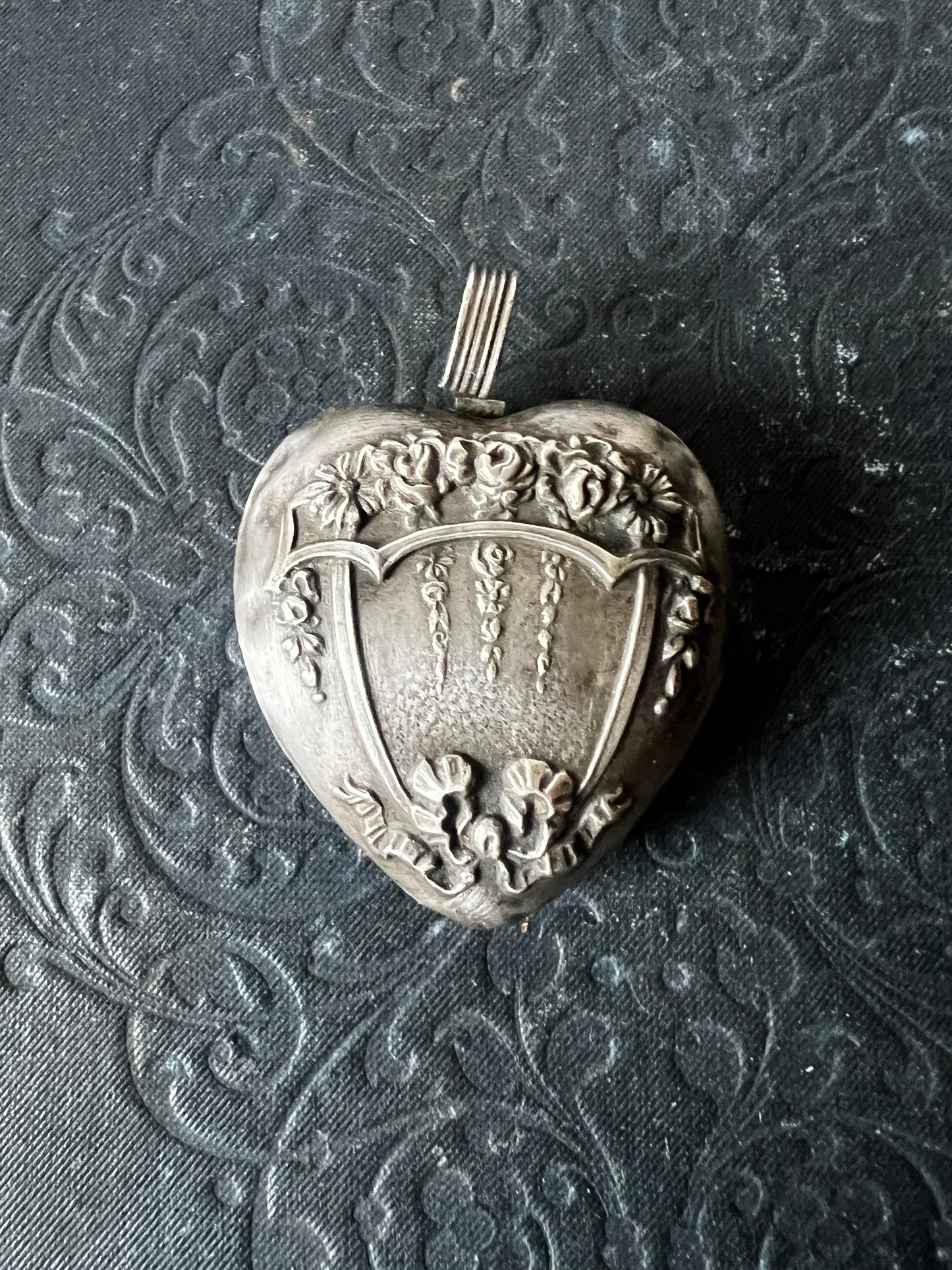 ハート型シルバーラトル