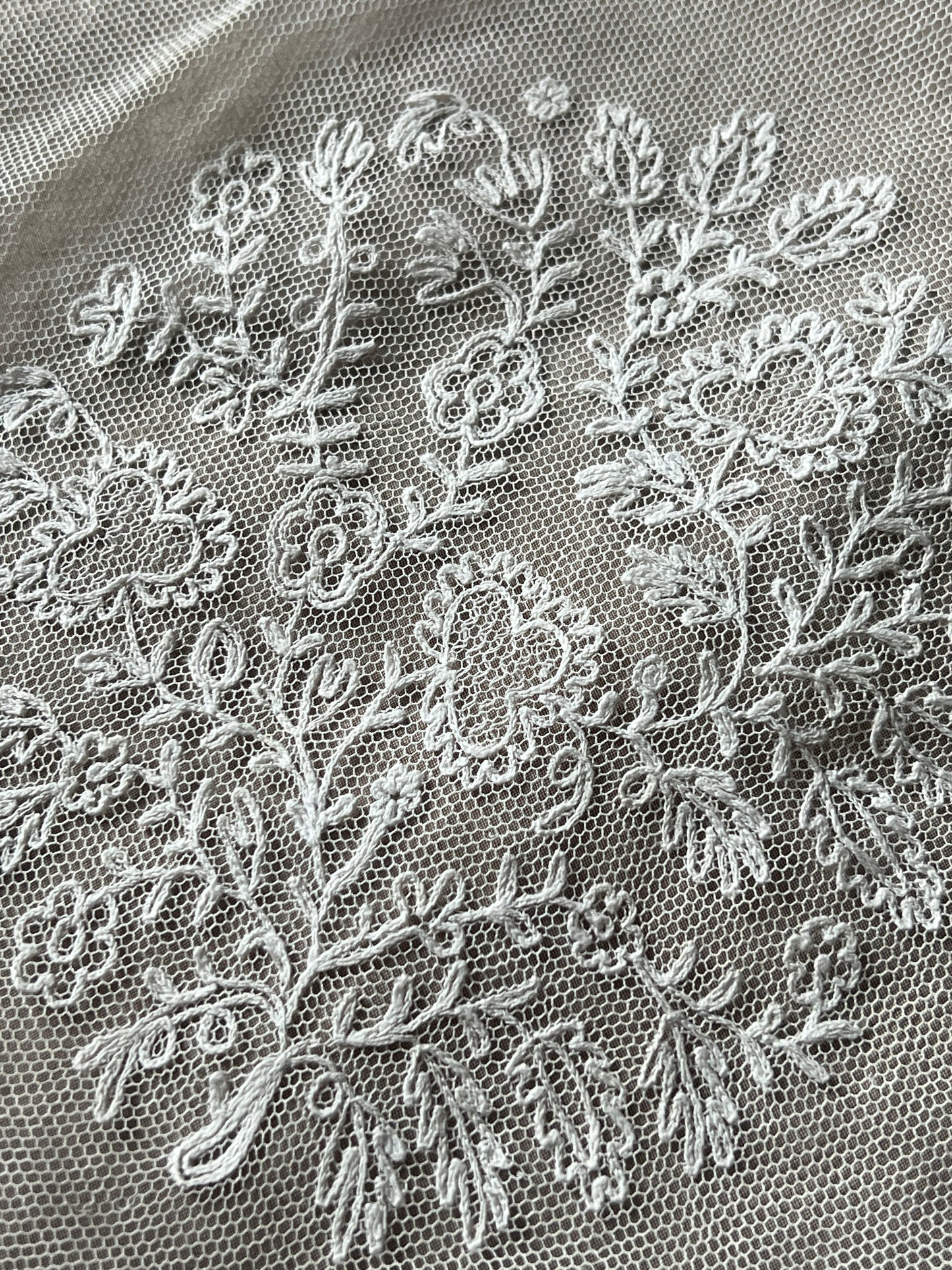 チュール刺繍ボネトップ
