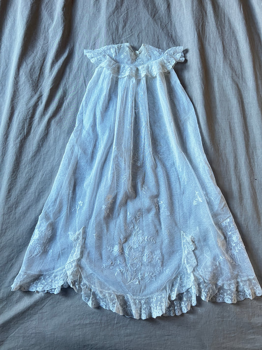 チュール刺繍レースベビードレス