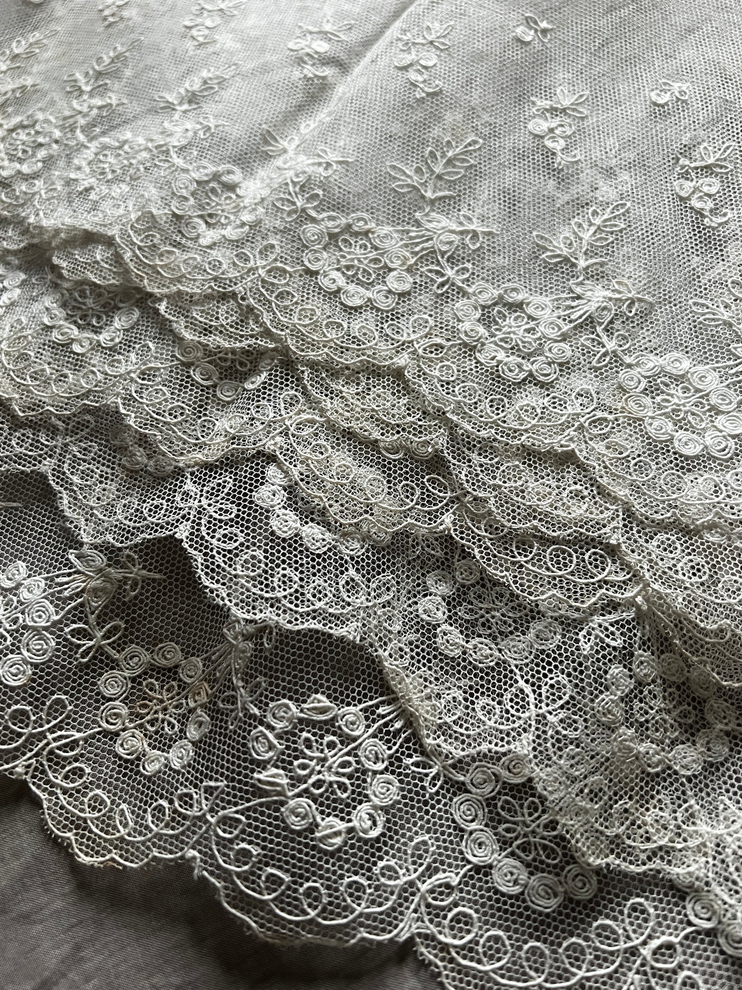 ★チュール刺繍レース