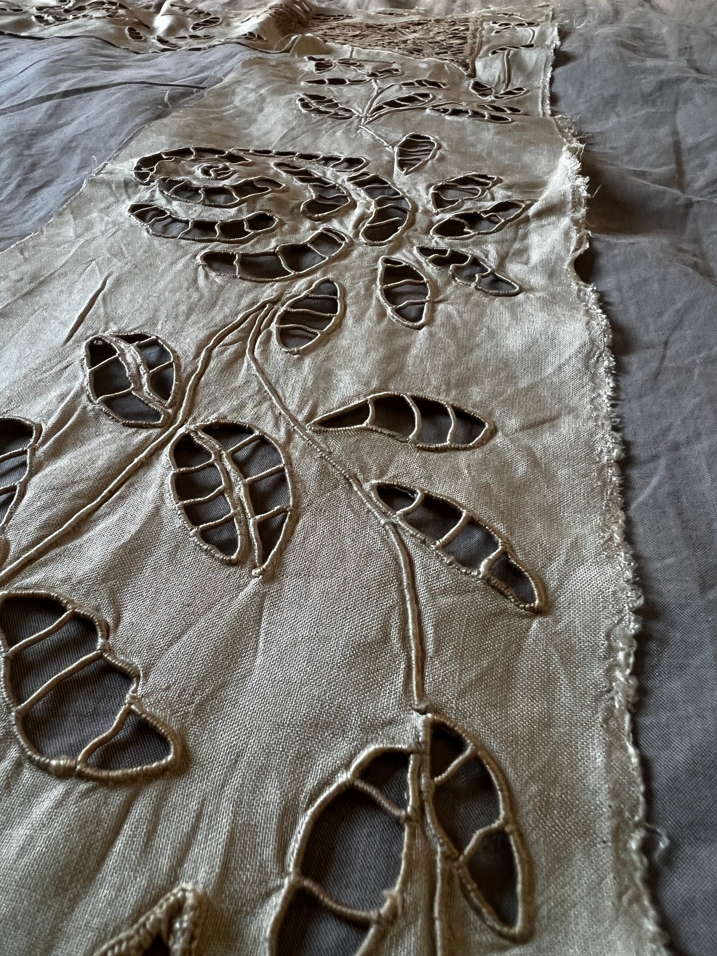 刺繍レース端布