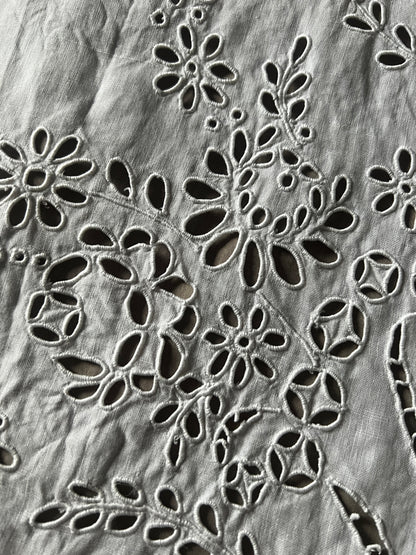 モノグラム刺繍カットワーククロス