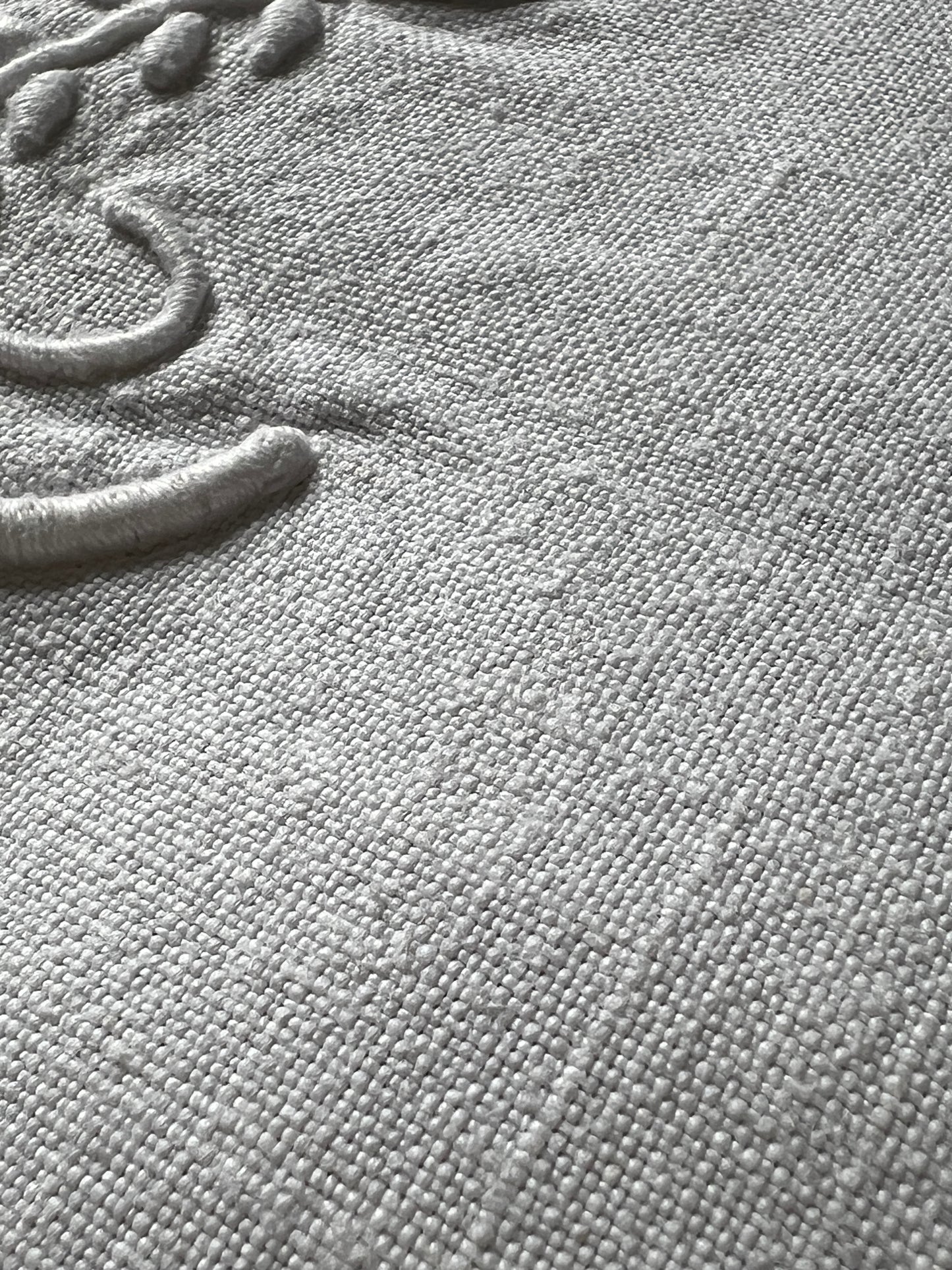 モノグラム刺繍リネン端布