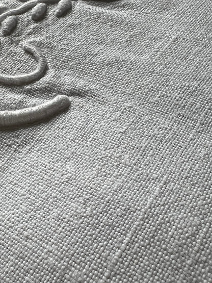 モノグラム刺繍リネン端布