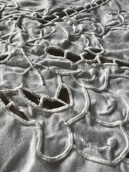 カットワーク刺繍大判楕円形クロス
